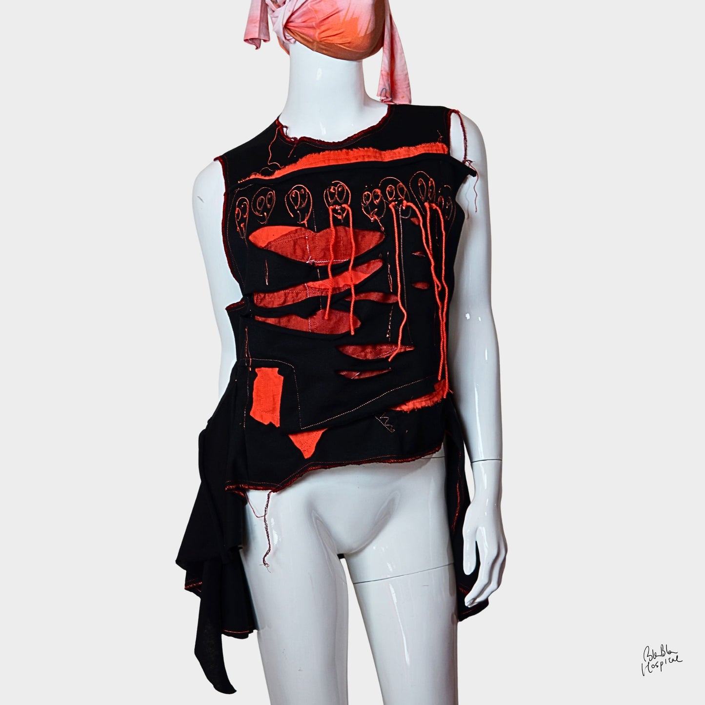 Twinmood – No.01a | Sleeveless Black Top