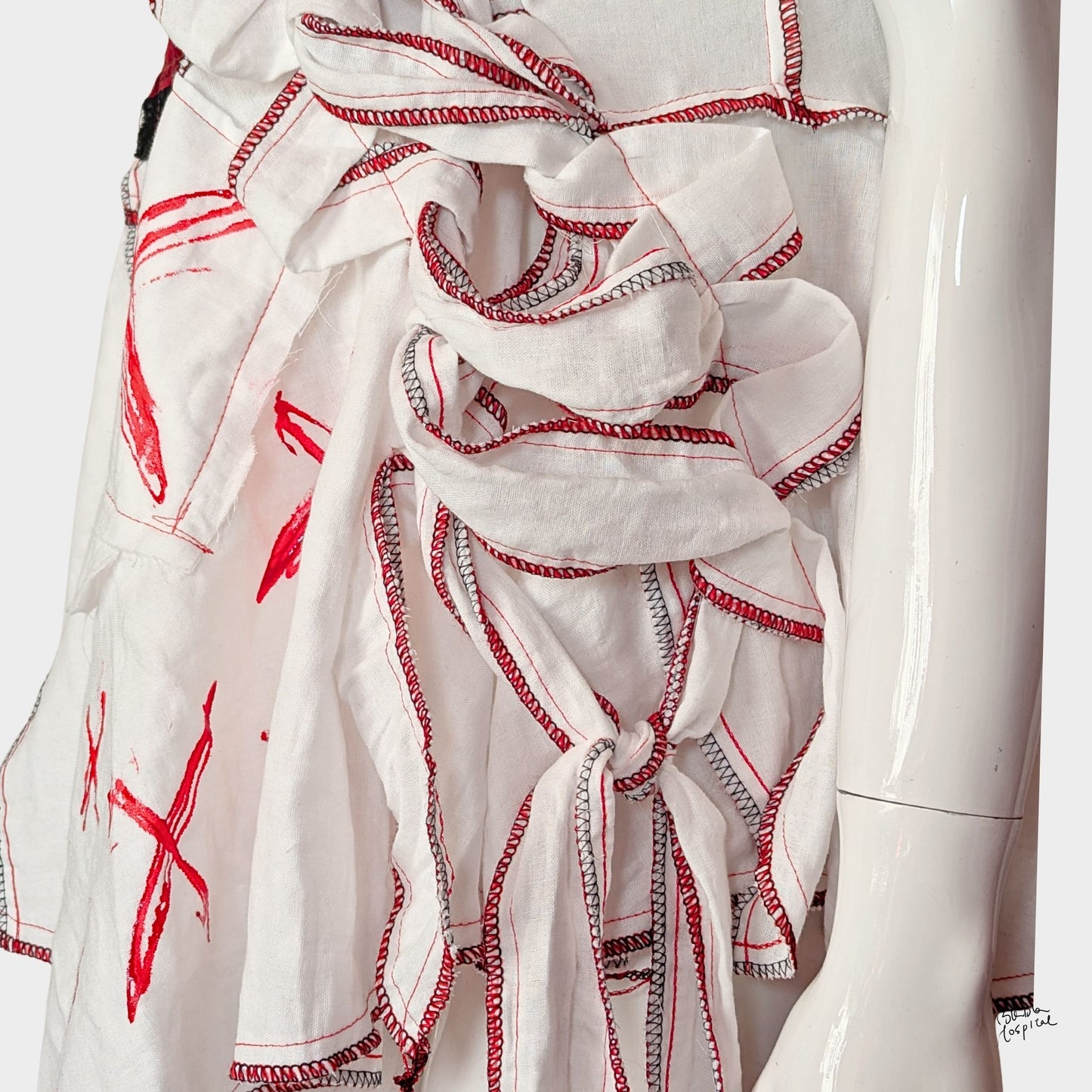 White Ward – No.02 | Black Cross Double Gauze Sleeveless Top