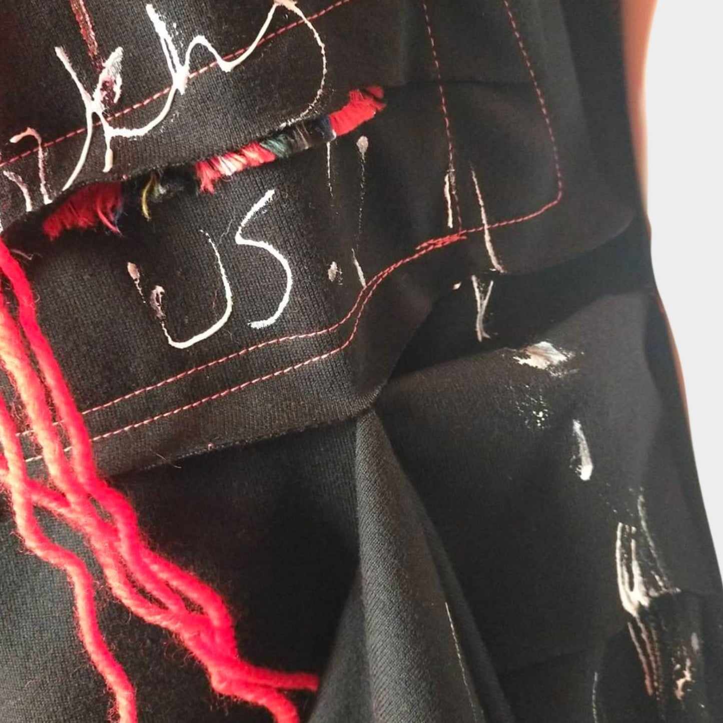 Twinmood – No.01b | Sleeveless Black Top