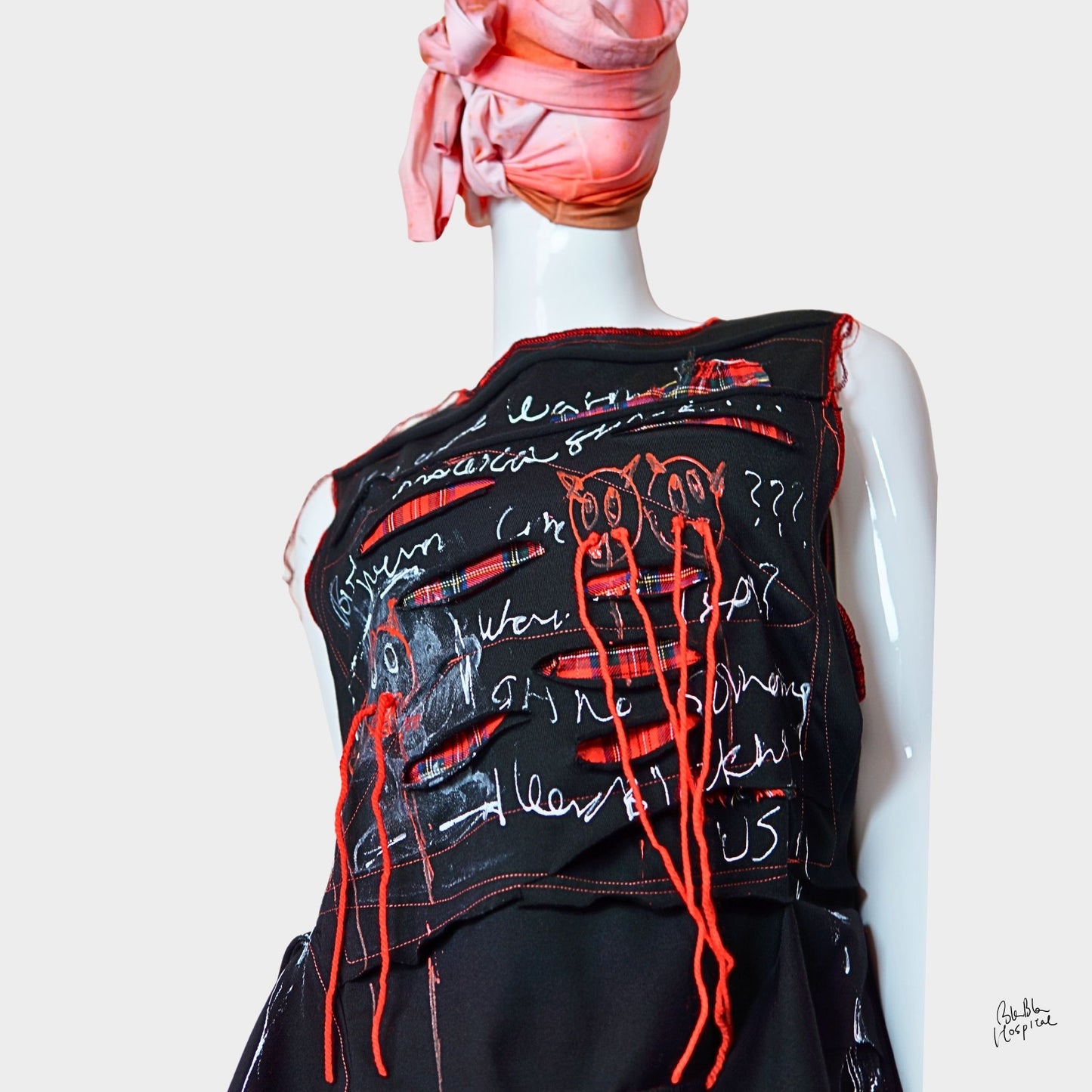 Twinmood – No.01b | Sleeveless Black Top