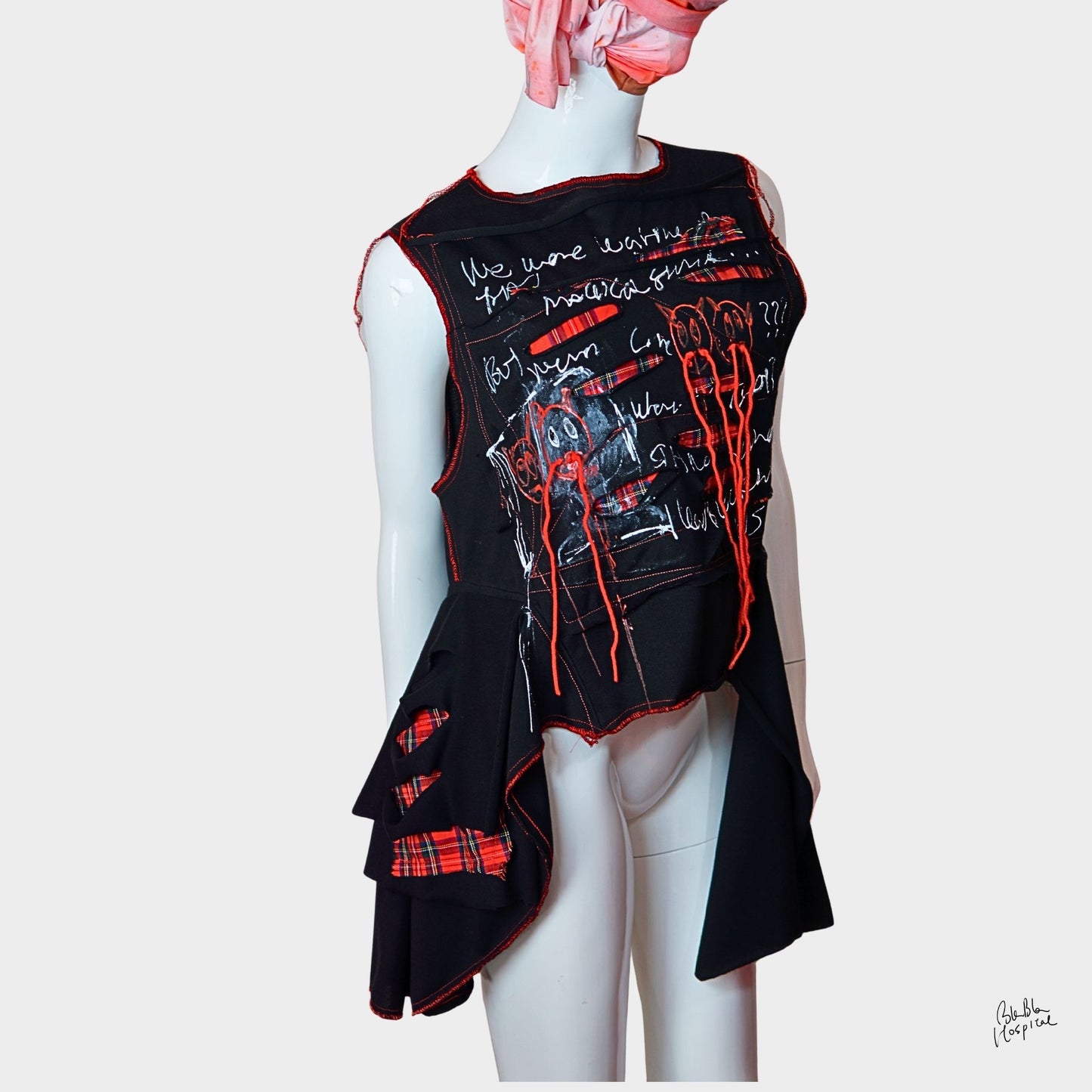 Twinmood – No.01b | Sleeveless Black Top