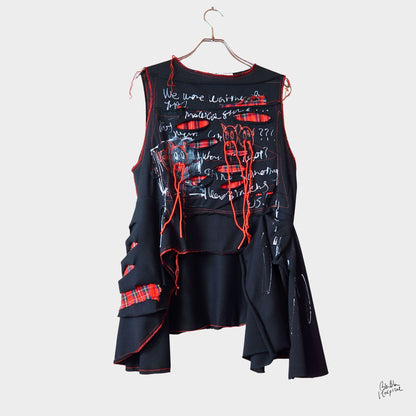 Twinmood – No.01b | Sleeveless Black Top